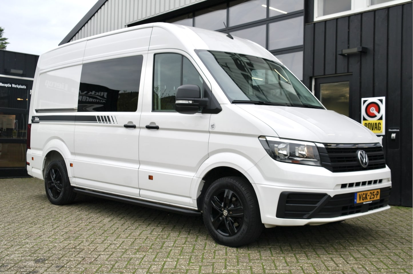 Volkswagen Crafter - 30 2.0 TDI L3H3 Comfortline Dubbele Cabine | NL-Auto | Carplay | Trekhaak | Camera | Airco - AutoWereld.nl