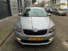 Skoda Octavia Combi - 1.6 TDI Edition - Automaat - Caplay - Stoelverwarming - AIRCO - NAP