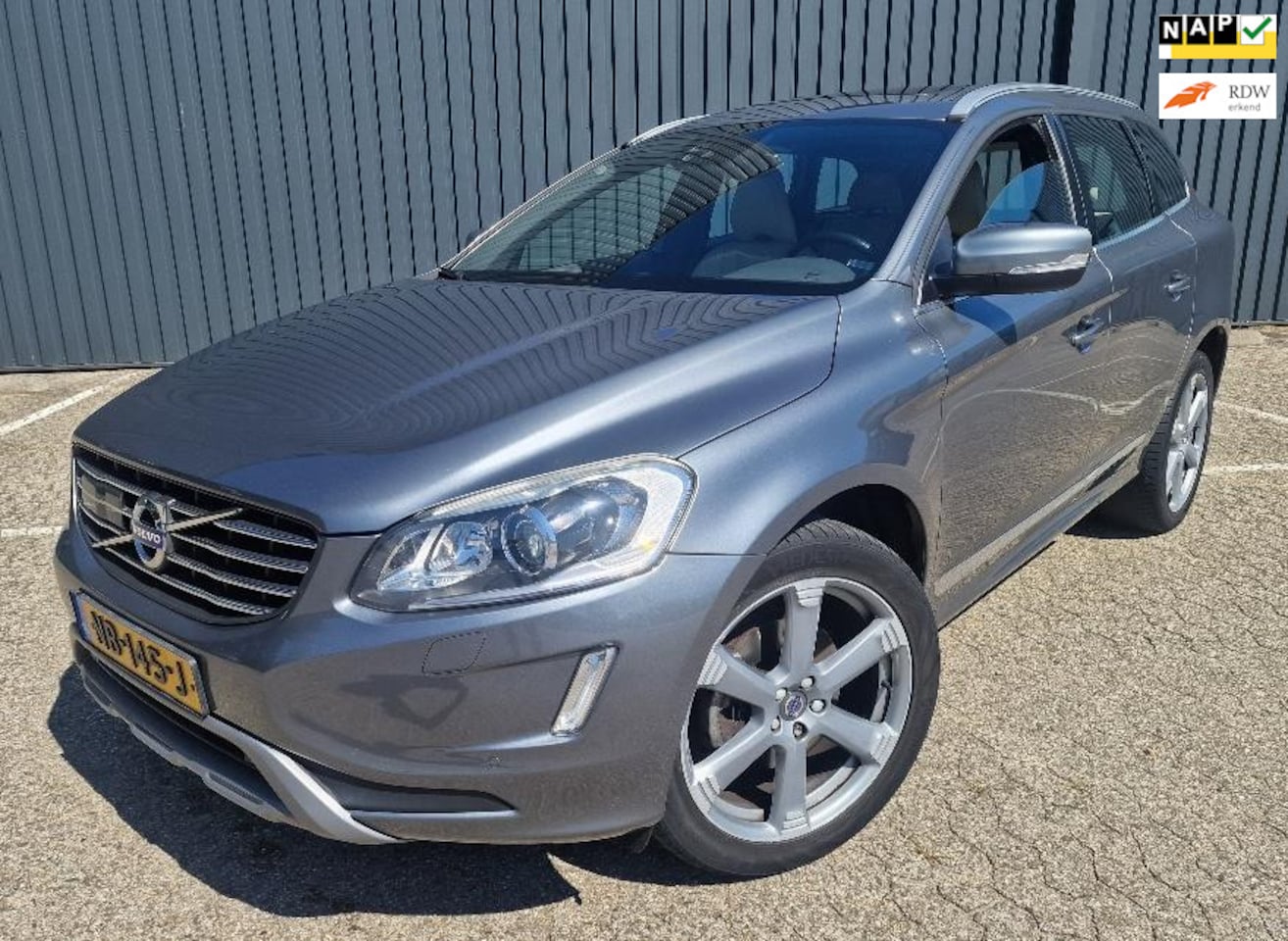 Volvo XC60 - 2.4 D5 Polar+, netto € 19750 ex btw, Panorama/schuifdak, BLIS, full full option!! - AutoWereld.nl