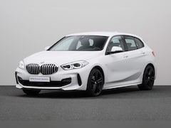 BMW 1-serie - 118i Executive Edition M-Sport | Trekhaak | PDC voor en achter | DAB tuner |