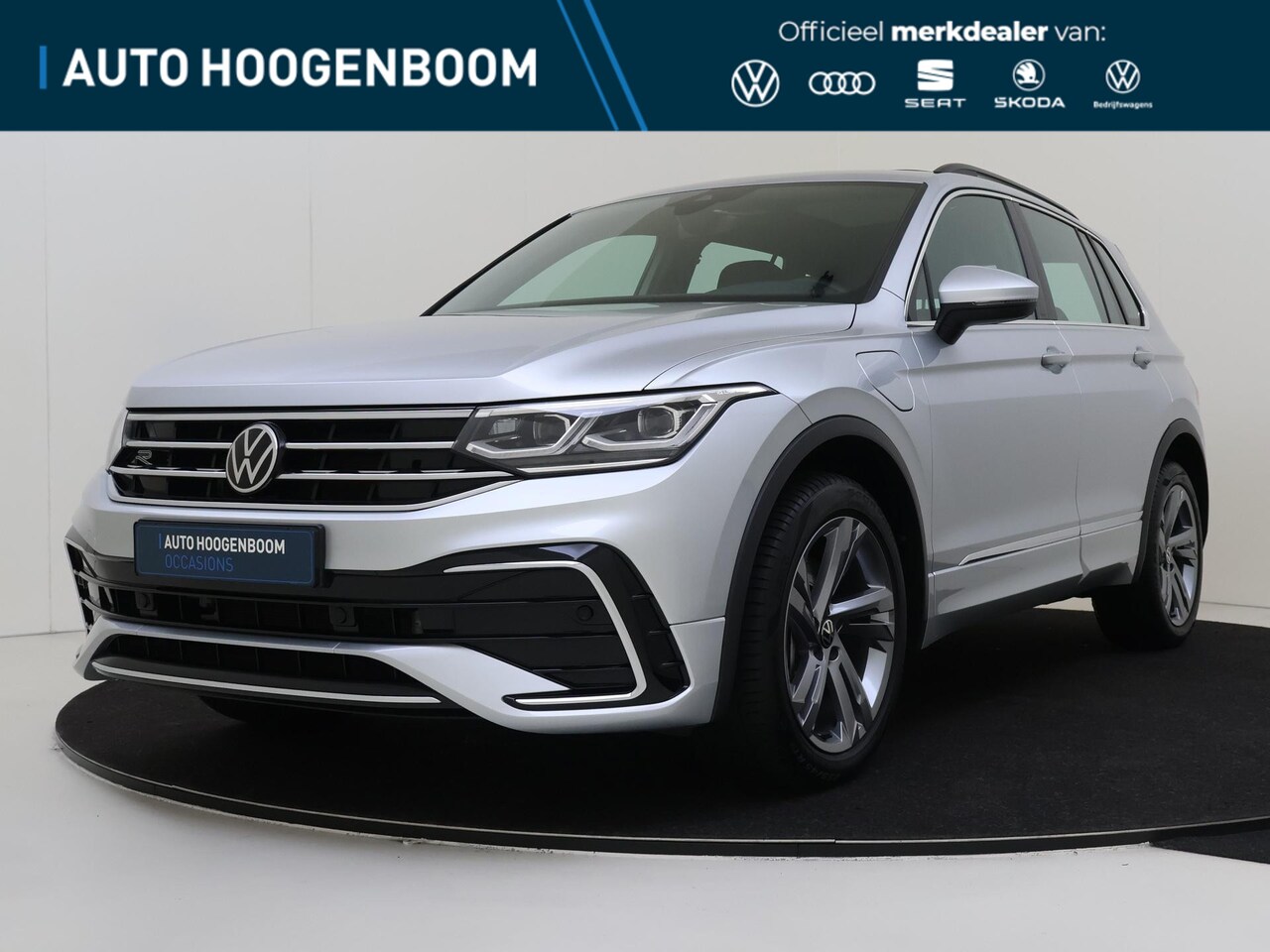 Volkswagen Tiguan - 1.4 TSI eHybrid R-Line Business+ | Panoramadak | Stoel- stuurwielverwarming | 3-zone airco - AutoWereld.nl