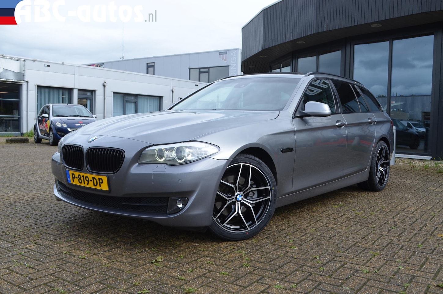 BMW 5-serie Touring - 3.0 265pk Shadowline / Panodak / Leder - AutoWereld.nl