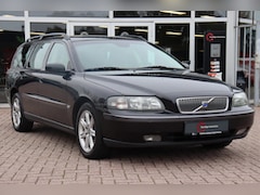 Volvo V70 - 2.4 | TREKHAAK | CRUISE | STOELVERWARMING | CLIMA | AUTOMAAT |