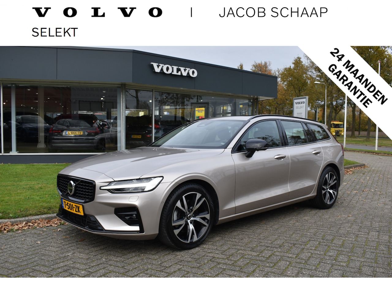 Volvo V60 - B3 177PK Plus Dark | Trekhaak | H&K | 360 camera | ACC | Panoramadak | Stuurverwarming | 1 - AutoWereld.nl