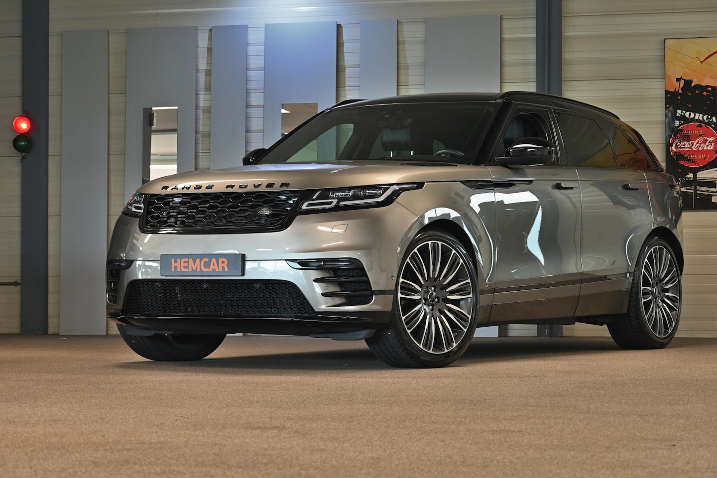 Land Rover Range Rover Velar - 2.0 I4 Turbo AWD R-Dynamic HSE 2.0 I4 Turbo AWD R-Dynamic HSE - AutoWereld.nl