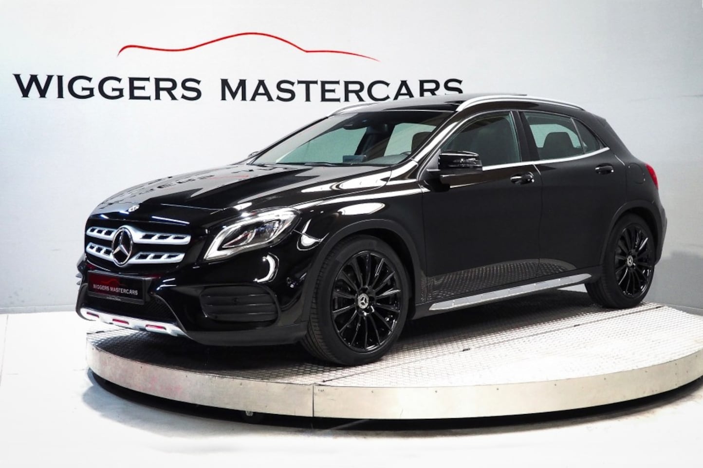 Mercedes-Benz GLA-Klasse - 180 PREMIUM PLUS AMG Package, Panodak, 18 INCH LM, Leder - AutoWereld.nl