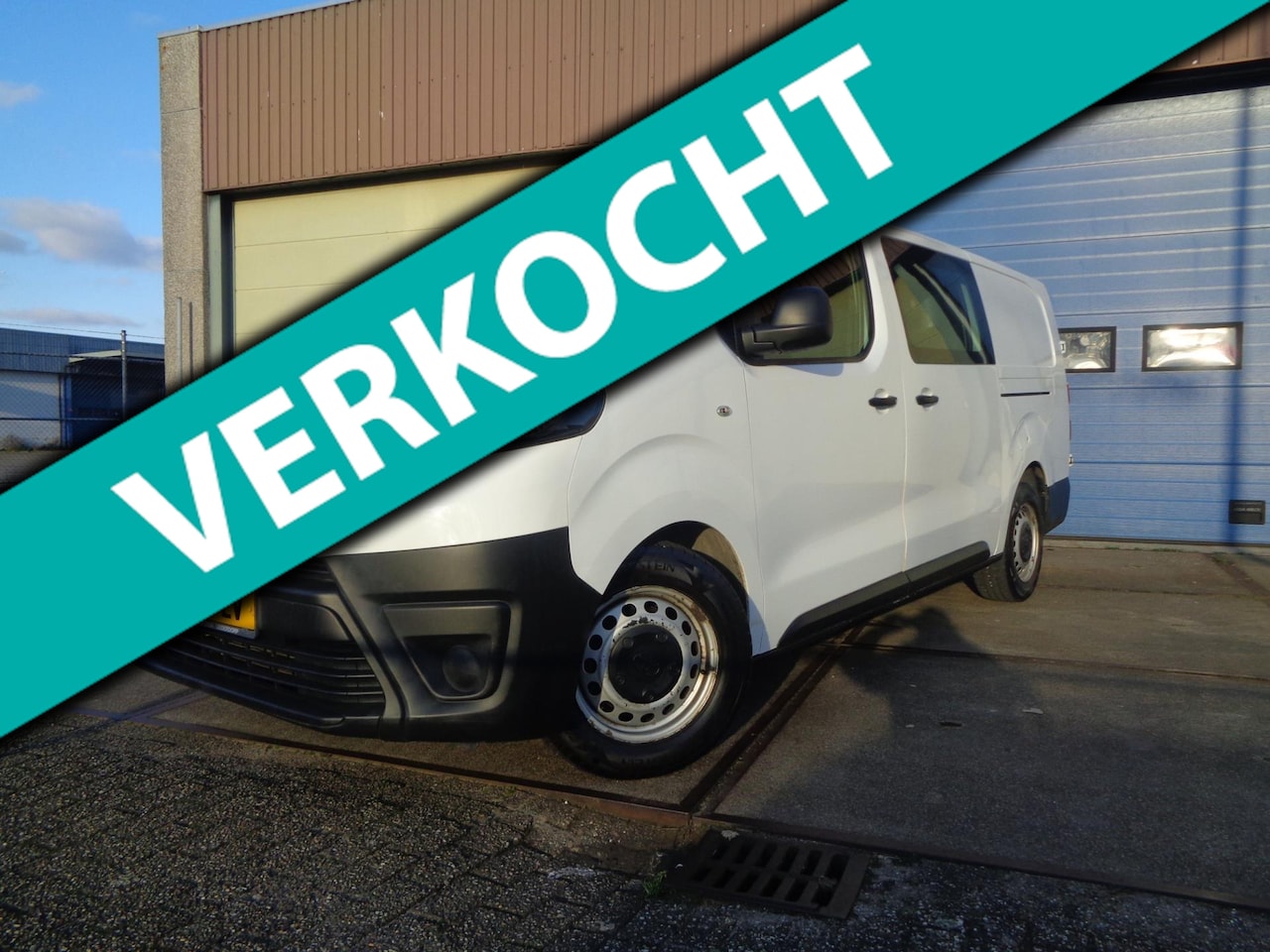 Toyota PROACE Long Worker - 2.0 D-4D Cool Comfort DubbelCabine Airco! 150DKM! NAP! 2018! - AutoWereld.nl