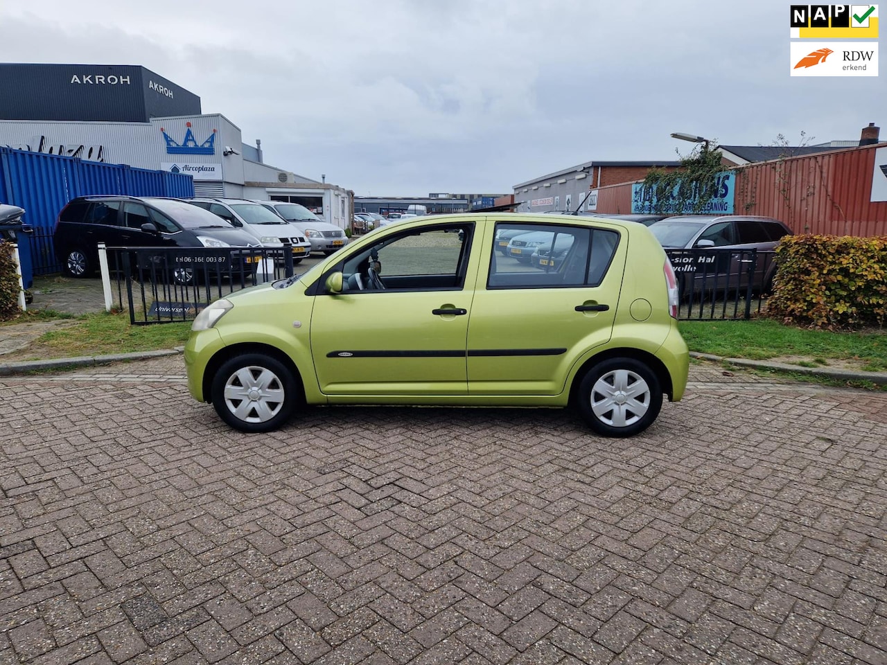 Daihatsu Sirion 2 - 1.3-16V Comfort/GLAZENKANTELDAK/BOEKJES!! - AutoWereld.nl