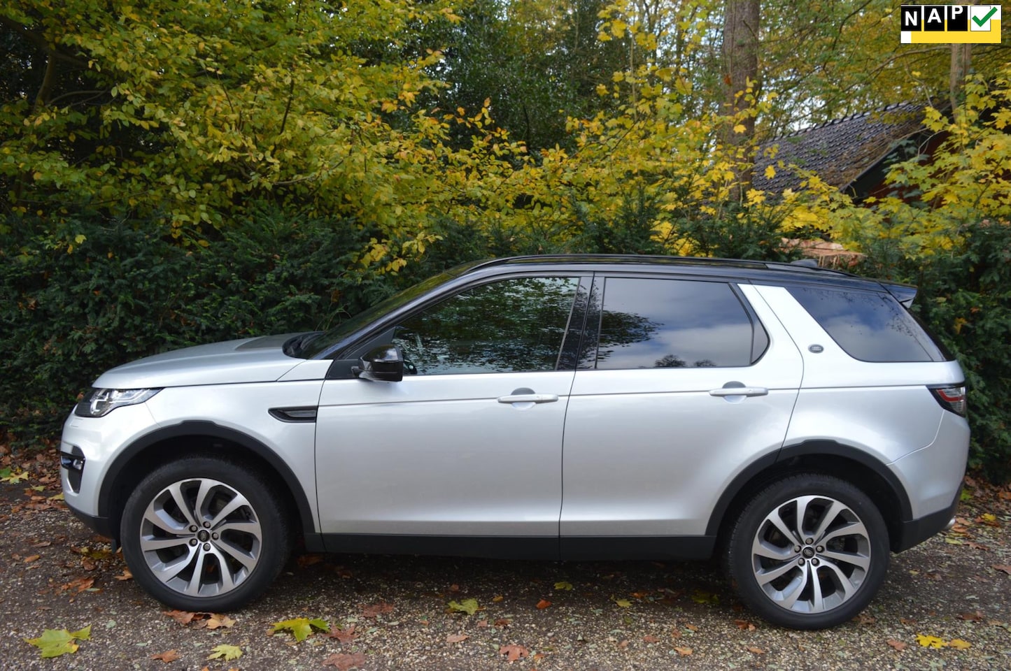 Land Rover Discovery Sport - 2.0 TD4 HSE Luxury/glasdak/navi/ECC - AutoWereld.nl