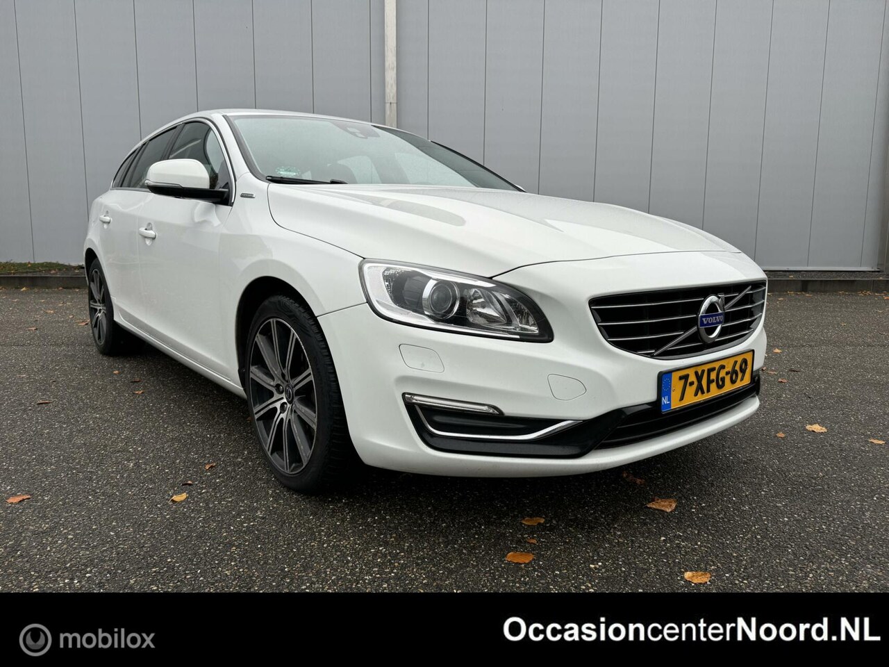 Volvo V60 - 2.4 D5 Summum Hybride | Trekhaak | Leer - AutoWereld.nl