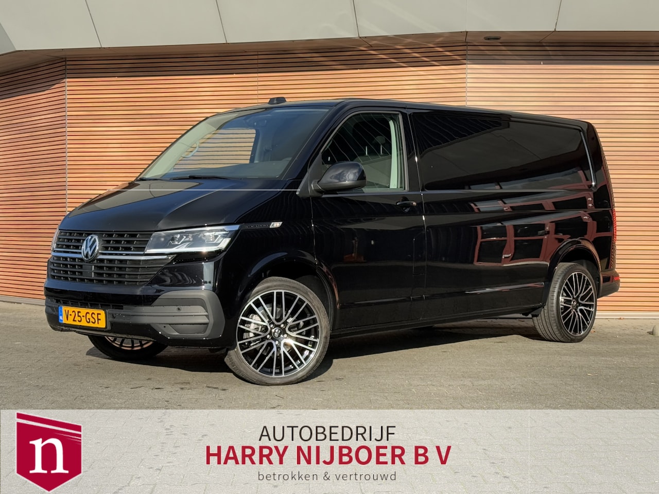 Volkswagen Transporter - 2.0 TDI L2H1 Nieuw !! Navi / Trekhaak / Lm velgen / Camera / Standkachel / Betimmering enz - AutoWereld.nl