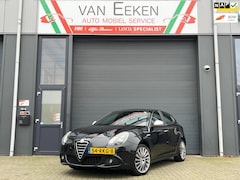 Alfa Romeo Giulietta - 1.4 Turbo 120 PK Distinctive Clima/NAP/Cruise/18"/Boekjes