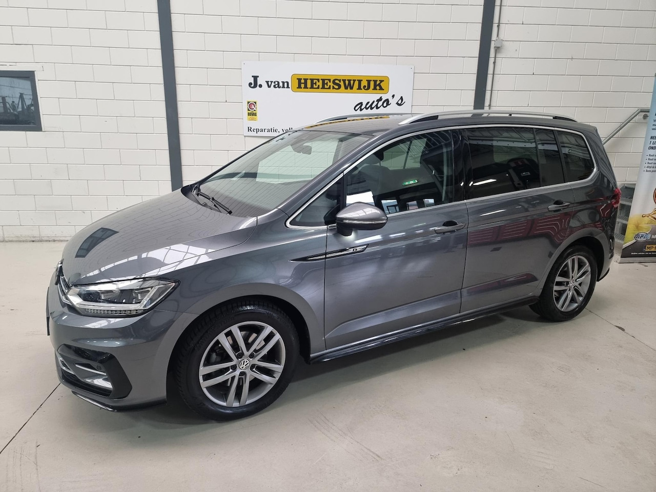 Volkswagen Touran - 1.5 TSI Highline Business R 7p Vol Leder | 7 Persoons | Camera - AutoWereld.nl