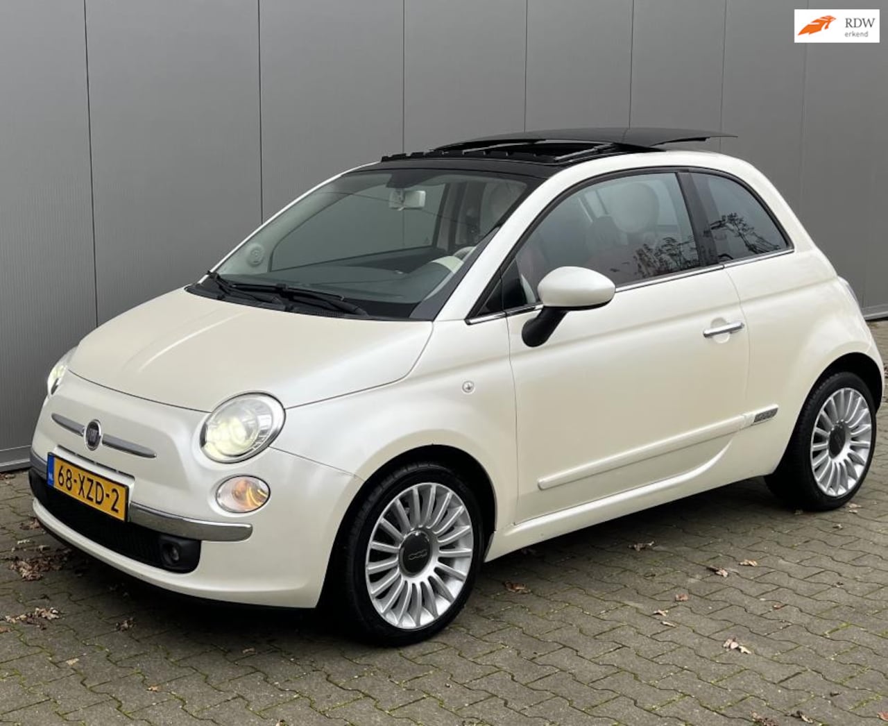 Fiat 500 - 0.9 TwinAir Lounge incl panorama-schuifdak, lederen bekleding, climate control - AutoWereld.nl