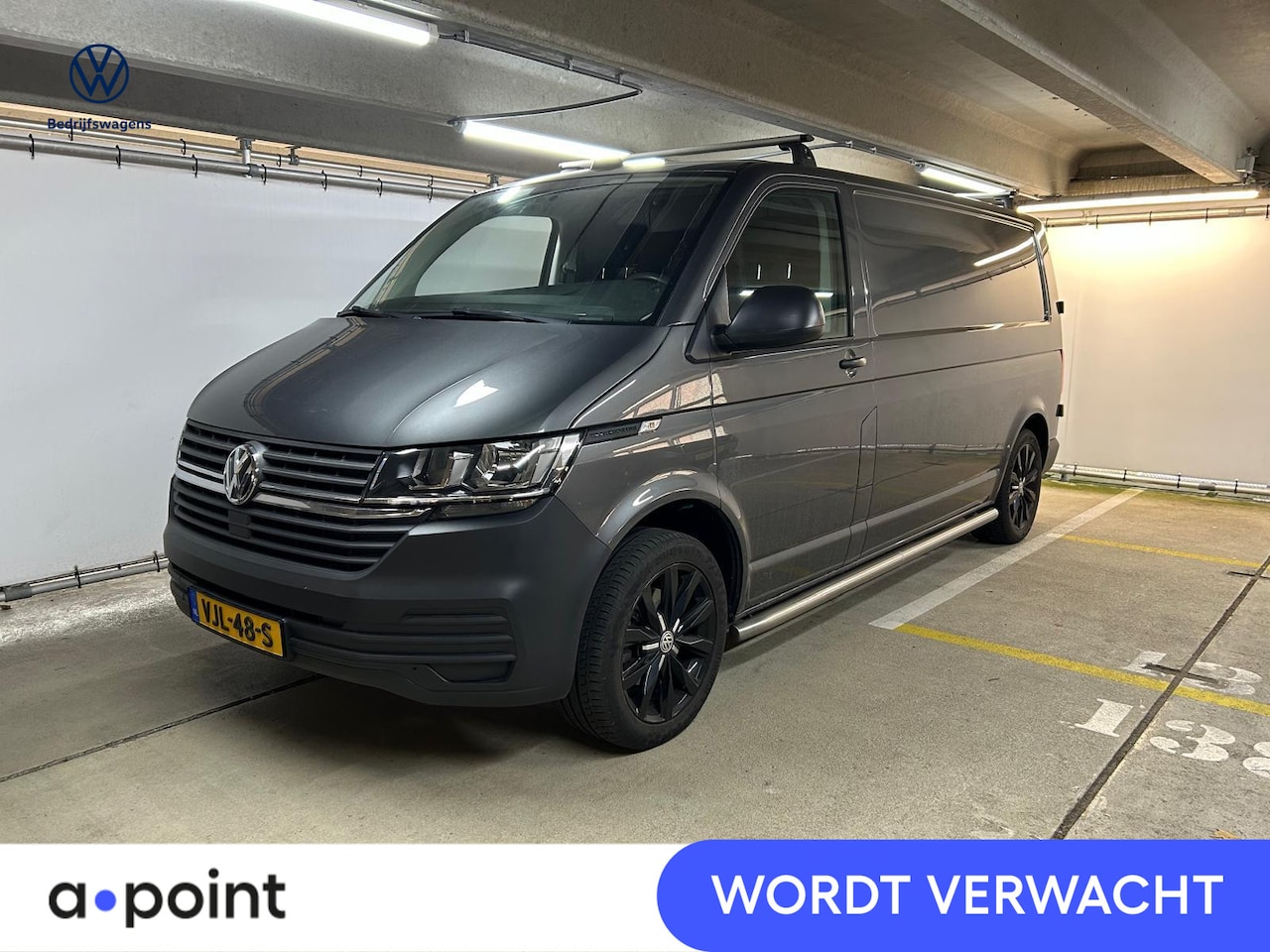 Volkswagen Transporter - 2.0 TDI L2H1 28 Economy Business 110 PK | 18" LM velgen | Trekhaak | Navigatie via app | C - AutoWereld.nl