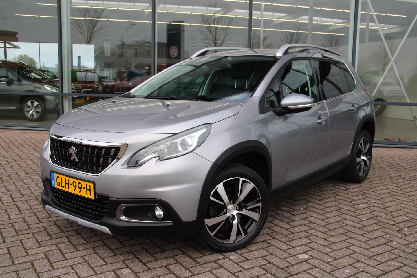 Peugeot 2008 - 1.2 PureTech 110pk Allure Airco Navi Camera Carplay 59033km - AutoWereld.nl