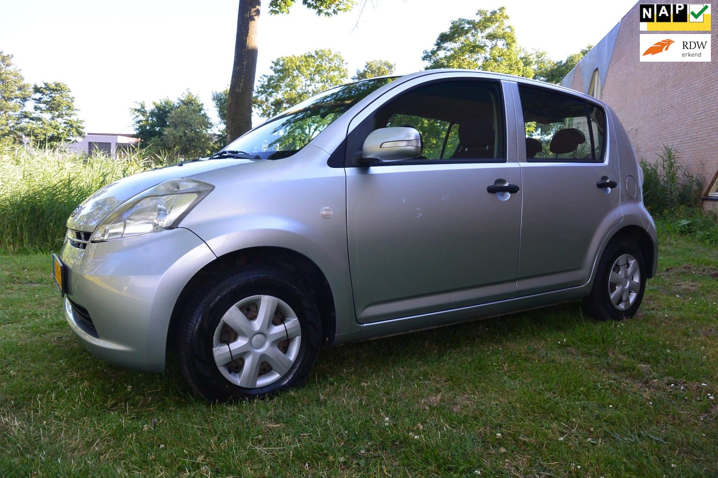 Daihatsu Sirion 2 - 1.0-12V Trend*5deurs*hoogzitter*elektr pakket - AutoWereld.nl