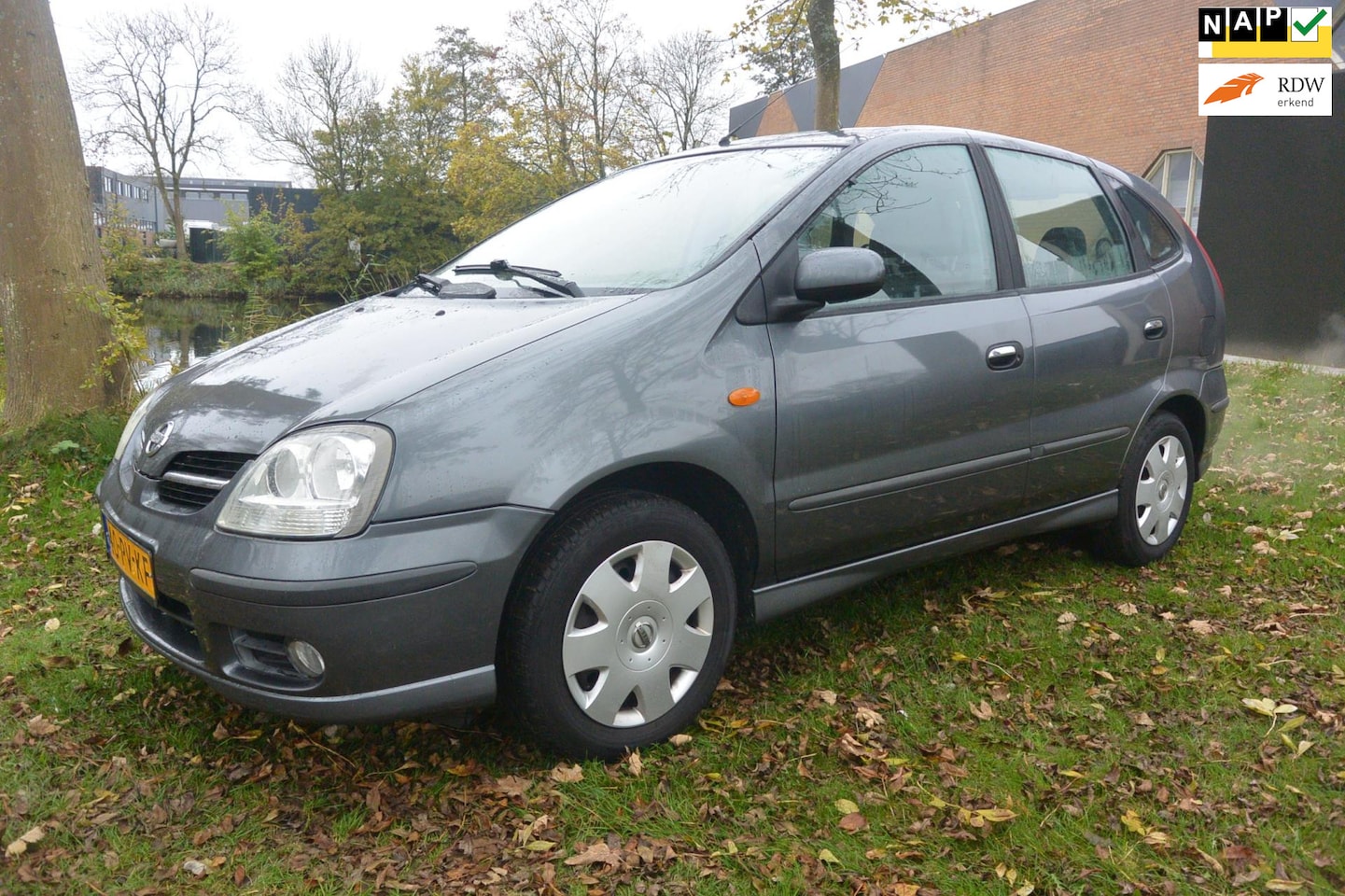 Nissan Almera Tino - 1.8 Acenta*airco*camera*navi*weinig km's - AutoWereld.nl