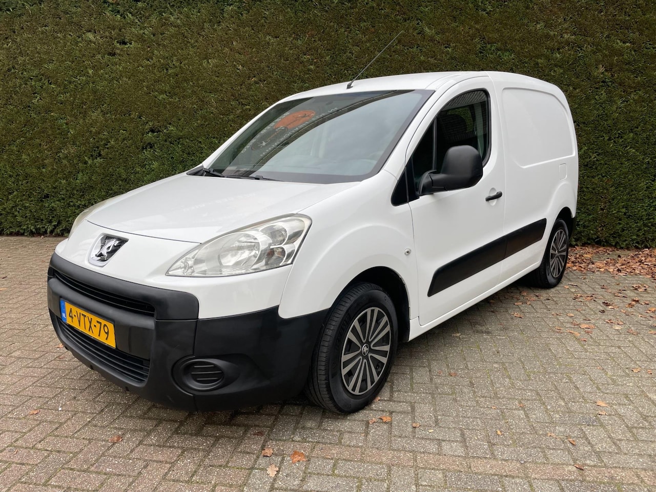 Peugeot Partner - 120 1.6 HDI L1 XR Profit + Airco, Trekhaak, Nette Bus ! - AutoWereld.nl