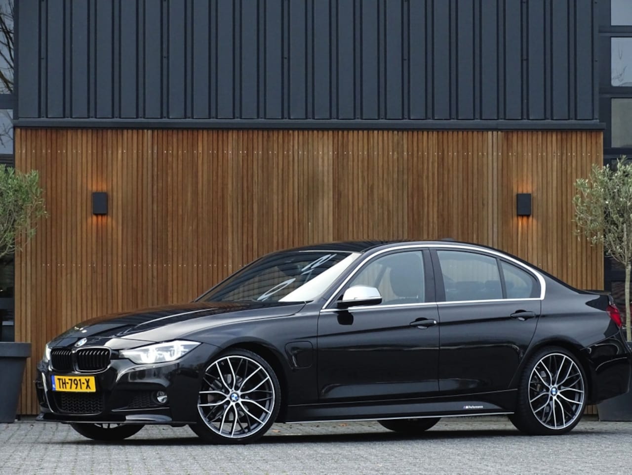 BMW 3-serie - 330e 252PK / M-Sport / M-Performace / LED / 2018 / - AutoWereld.nl