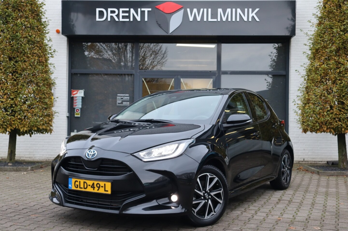 Toyota Yaris - 1.5 Hybrid Dynamic Limited | All Season | Stoelverw. | Keyless E - AutoWereld.nl