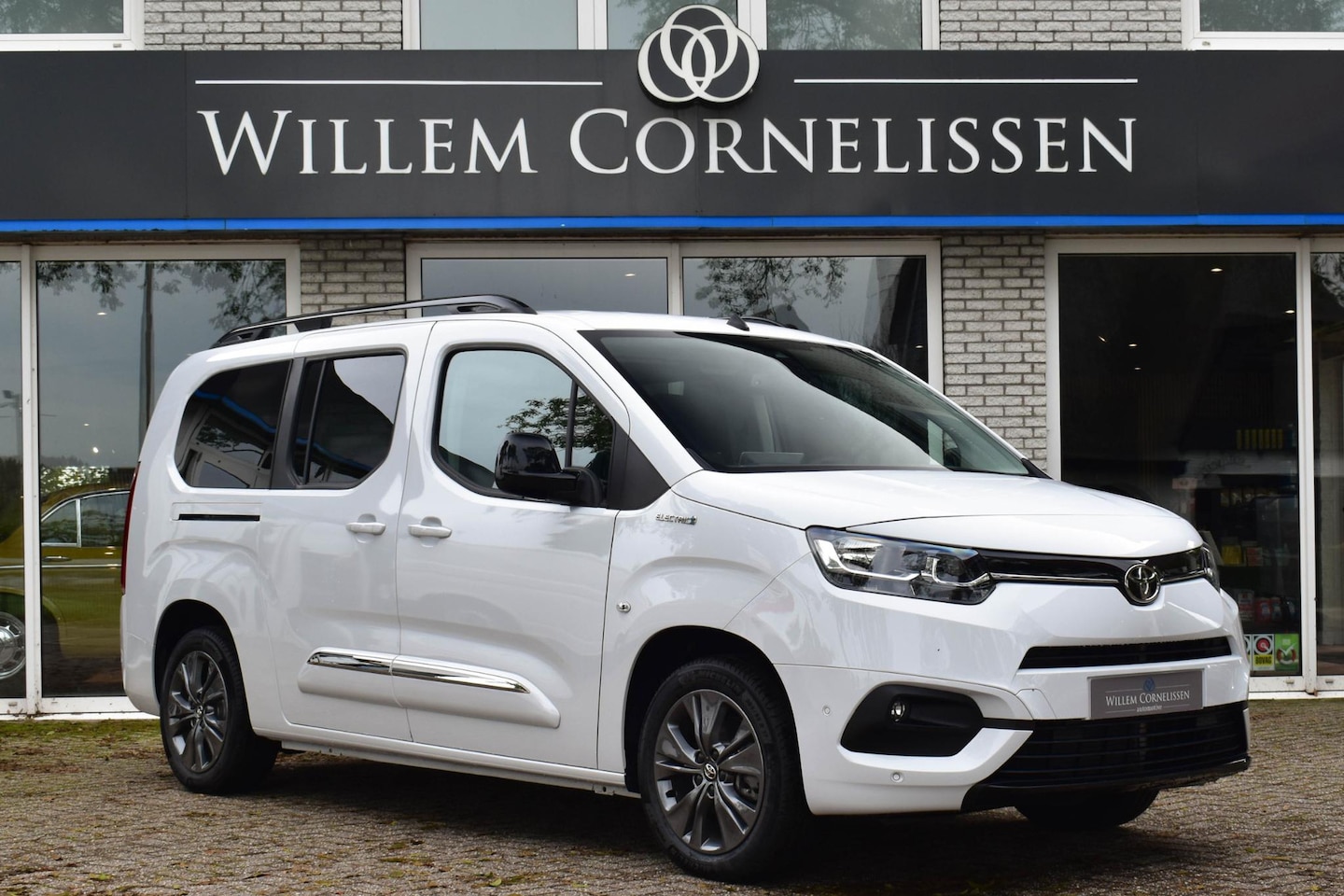 Toyota PROACE CITY Verso Electric - Navigator Long 50 kWh 5 Pers Navi Carplay Camera S - AutoWereld.nl