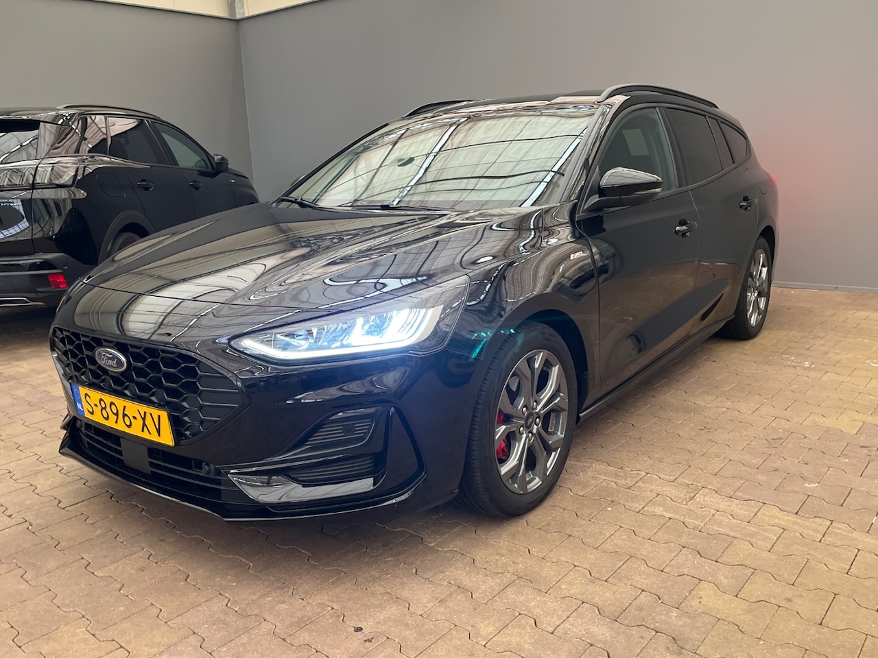 Ford Focus Wagon - 1.0 EcoBoost Hybrid ST Line X | Camera | B&O Sound S. | Full LED | NAV | PDC V&A | 17" LMV - AutoWereld.nl