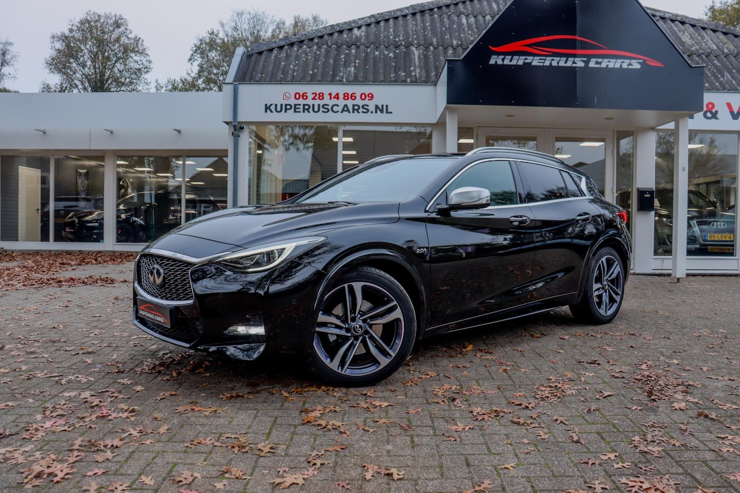 Infiniti Q30 - S 2.0t Sport AWD Full Option Pano/360/Bose/DAB/LED/19" - AutoWereld.nl