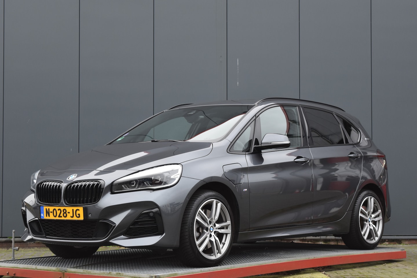 BMW 2-serie Active Tourer - 225xe iPerformance High Executive panoramadak camera m pakket - AutoWereld.nl