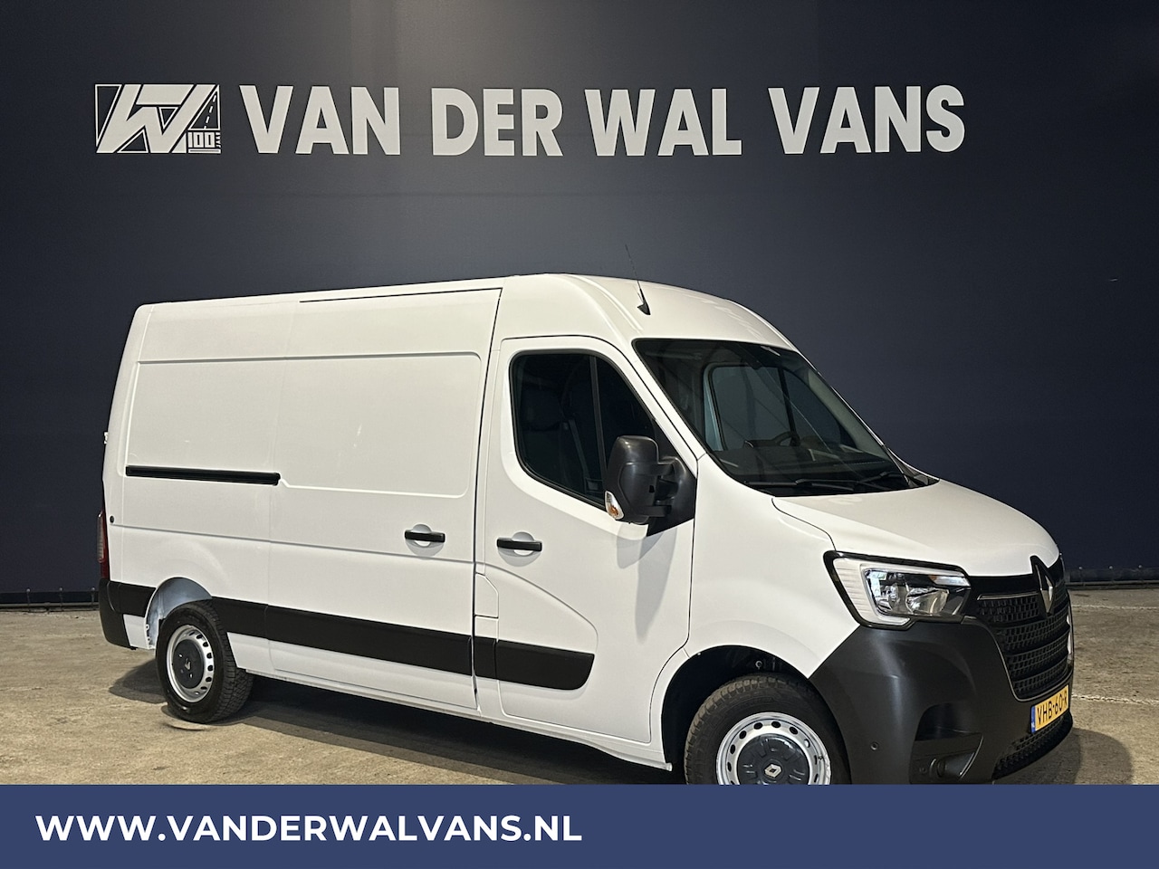 Renault Master - 2.3 dCi 136pk L2H2 Euro6 Airco | Camera | Navigatie | Cruisecontrol | LED Trekhaak, Parkee - AutoWereld.nl