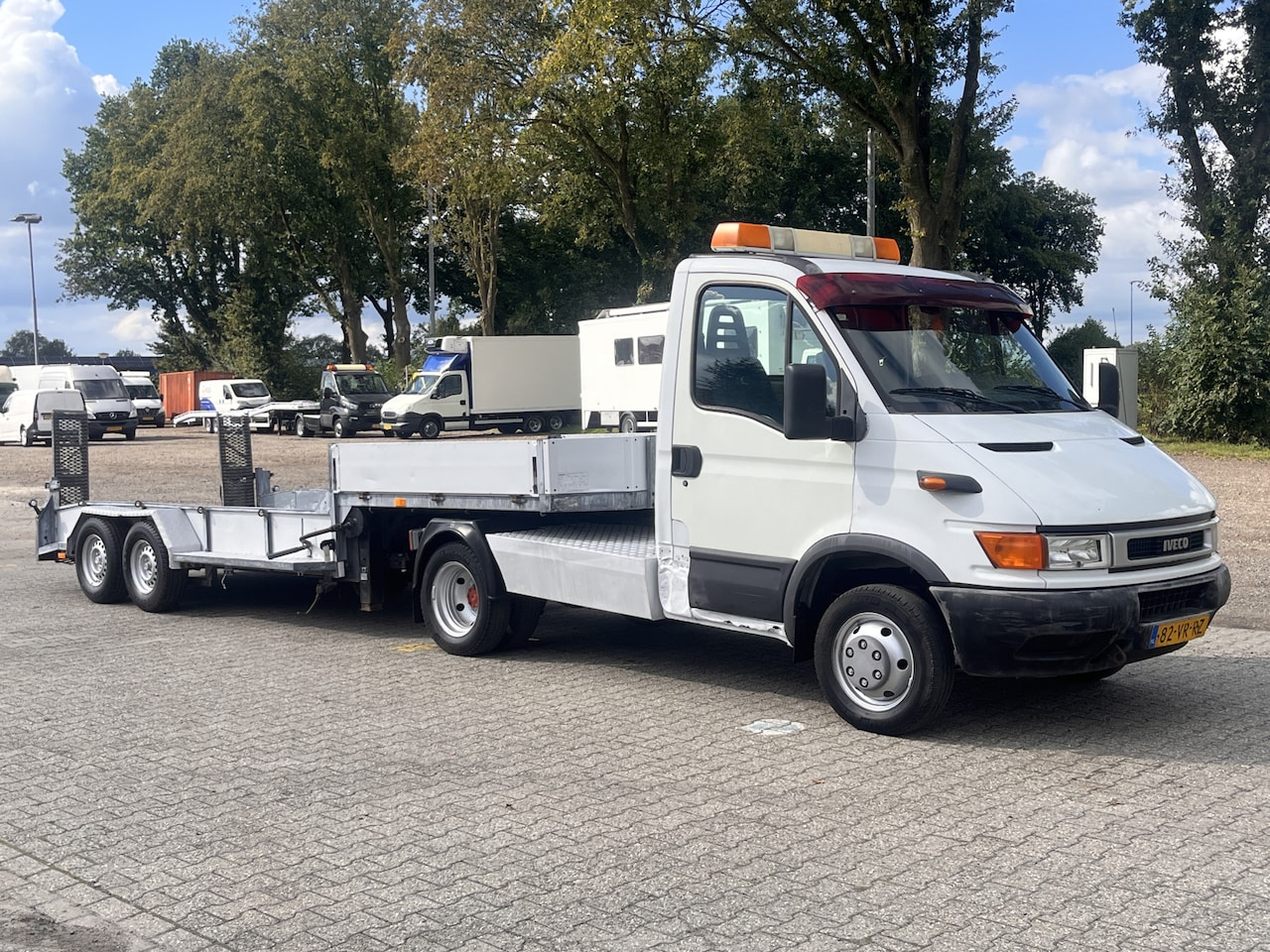 Iveco Daily - 40C13 8,7 Ton BE-Combi Oplegger+Trekker BE-Trekker Schotel Cruise controle Zonneklep Spieg - AutoWereld.nl