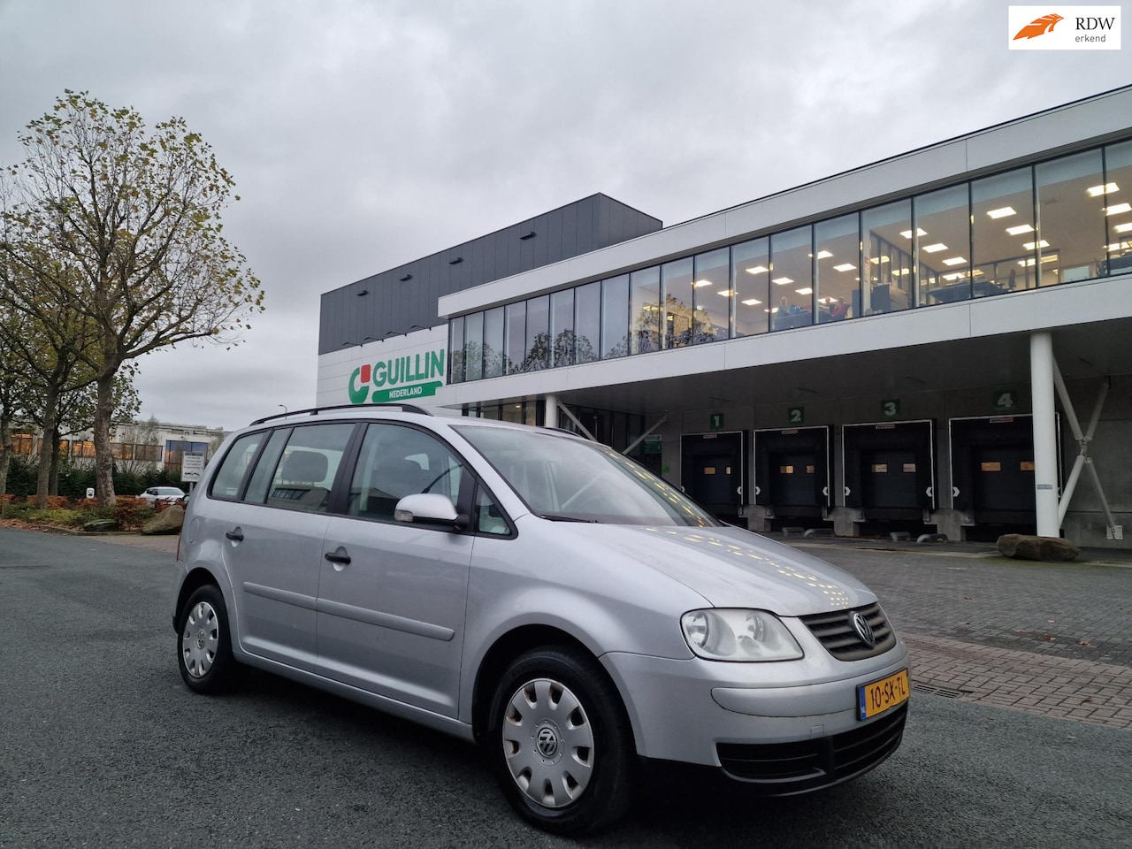 Volkswagen Touran - 1.6-16V FSI Business AIRCO CRUISE TREKHAAK 2 X SLEUTELS - AutoWereld.nl