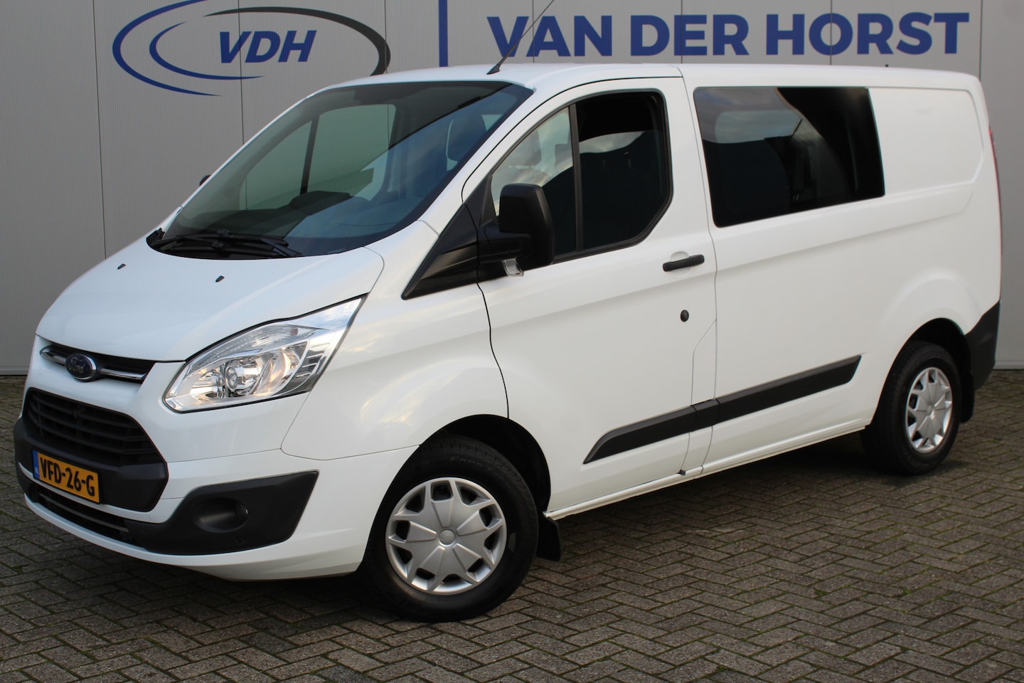 Ford Transit Custom - 290 2.0-130pk TDCI L1H1 Trend DC-6 pers. Dames en heren ondernemers, handzame Ford Transit - AutoWereld.nl