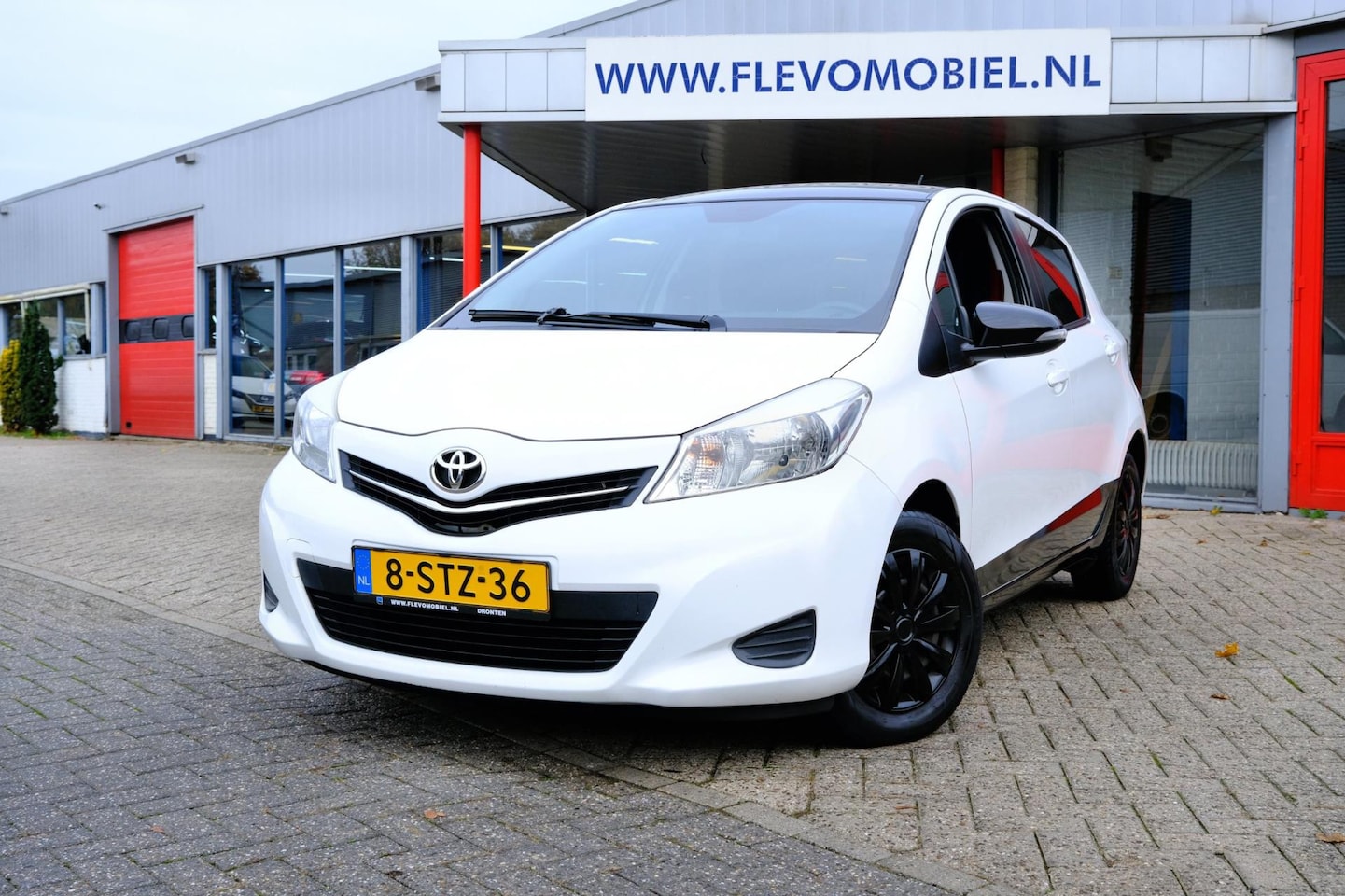 Toyota Yaris - 1.0 VVT-i Now 5-drs Airco - AutoWereld.nl