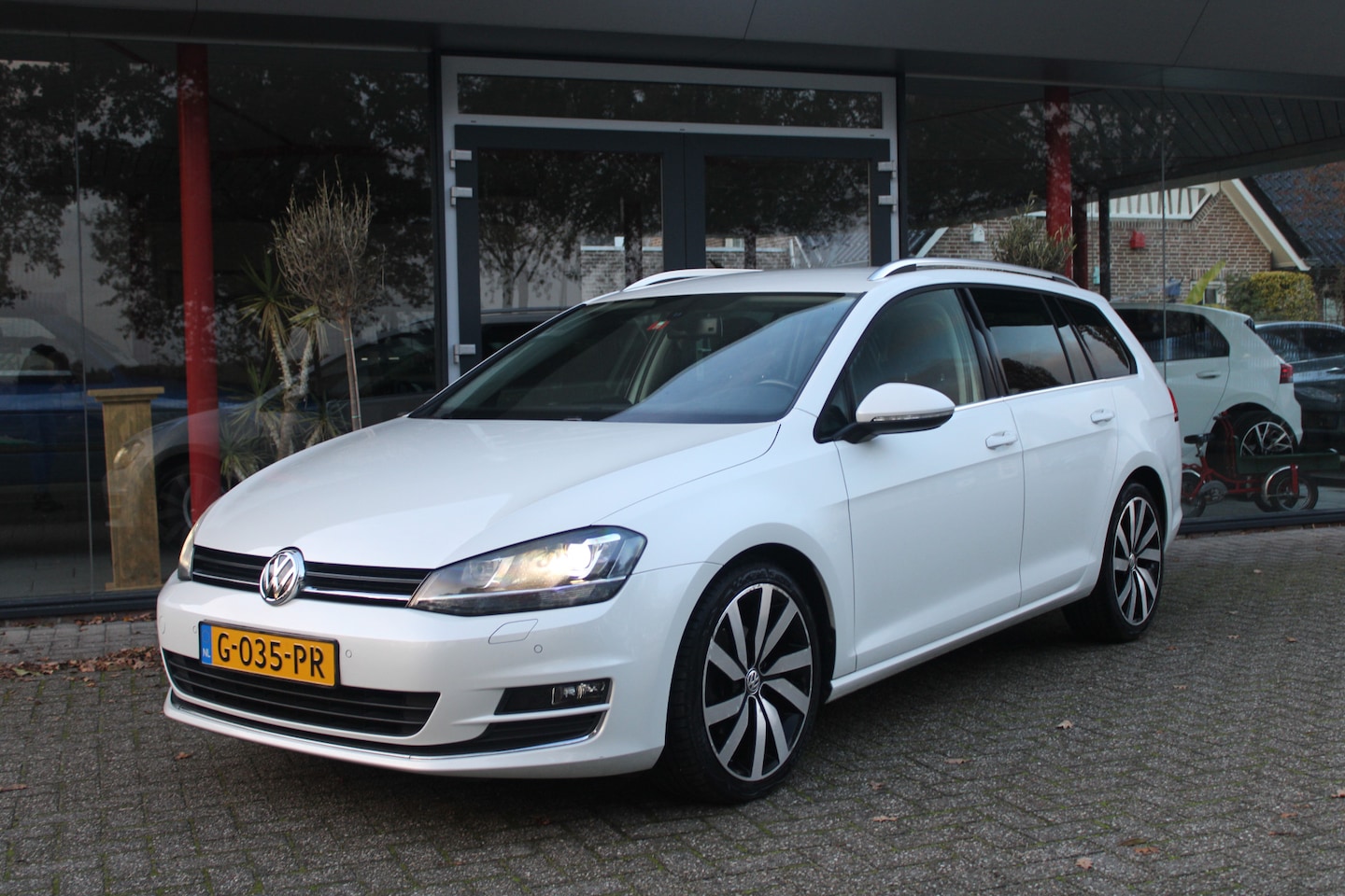 Volkswagen Golf Variant - 1.4 TSI Highline Aut. | Navi | Stoelverwarming | Trekhaak | - AutoWereld.nl