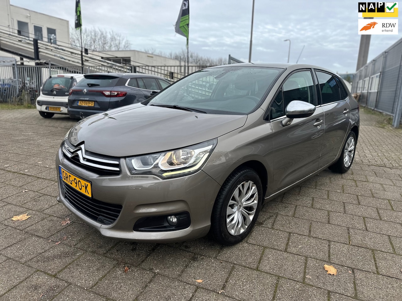 Citroën C4 - 1.2 PureTech Feel Collection | zeer frisse auto | goed onderhouden | lage km! - AutoWereld.nl