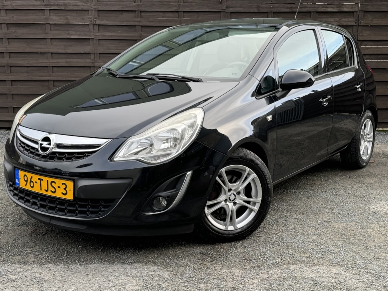 Opel Corsa - 1.2-16V Anniversary Edition / Leder / Cruise / Airco / NAP - AutoWereld.nl