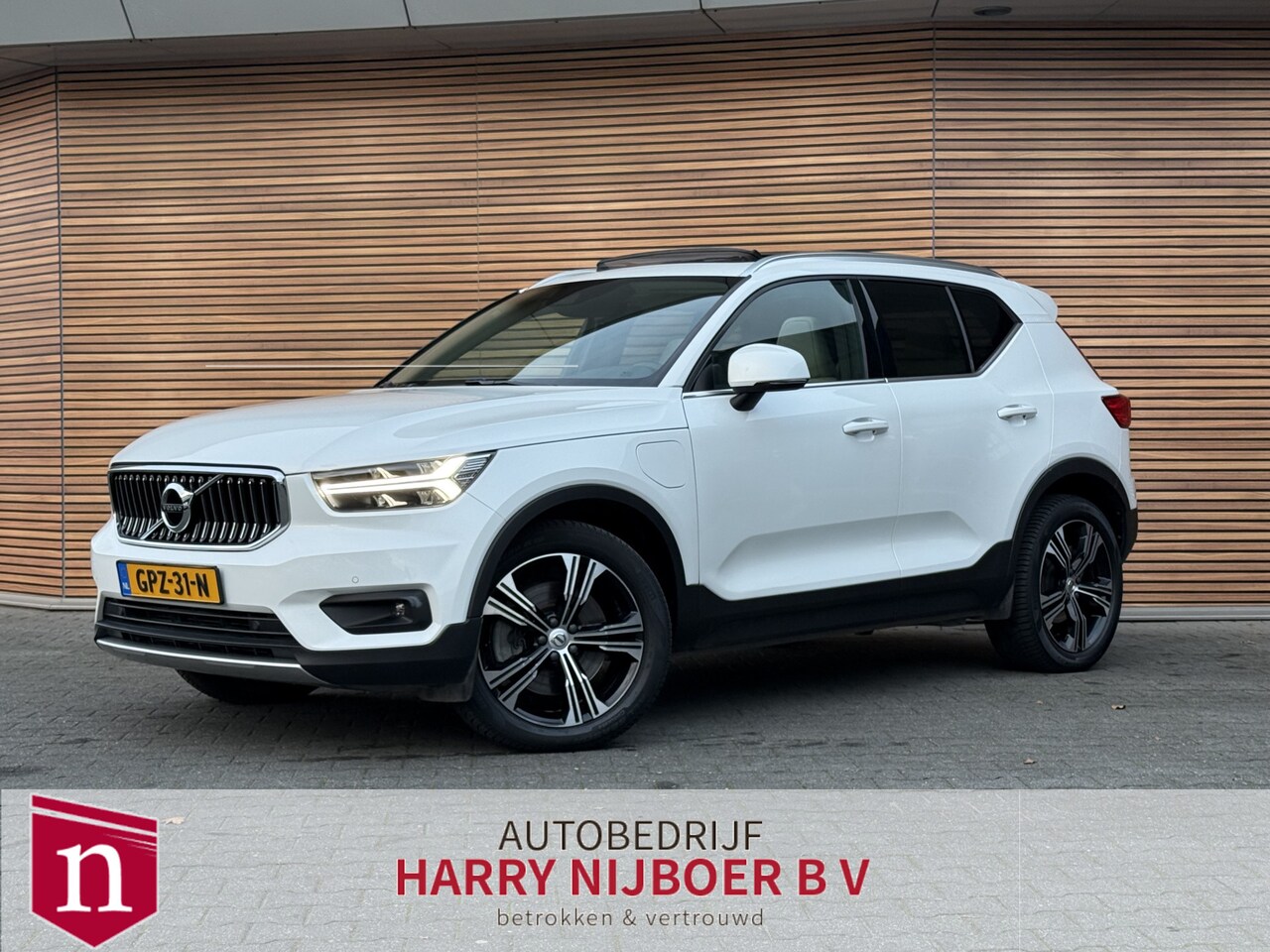 Volvo XC40 - 1.5 T5 Recharge Inscription Panodak / Camera / All season banden / Leer / Comfortstoelen - AutoWereld.nl