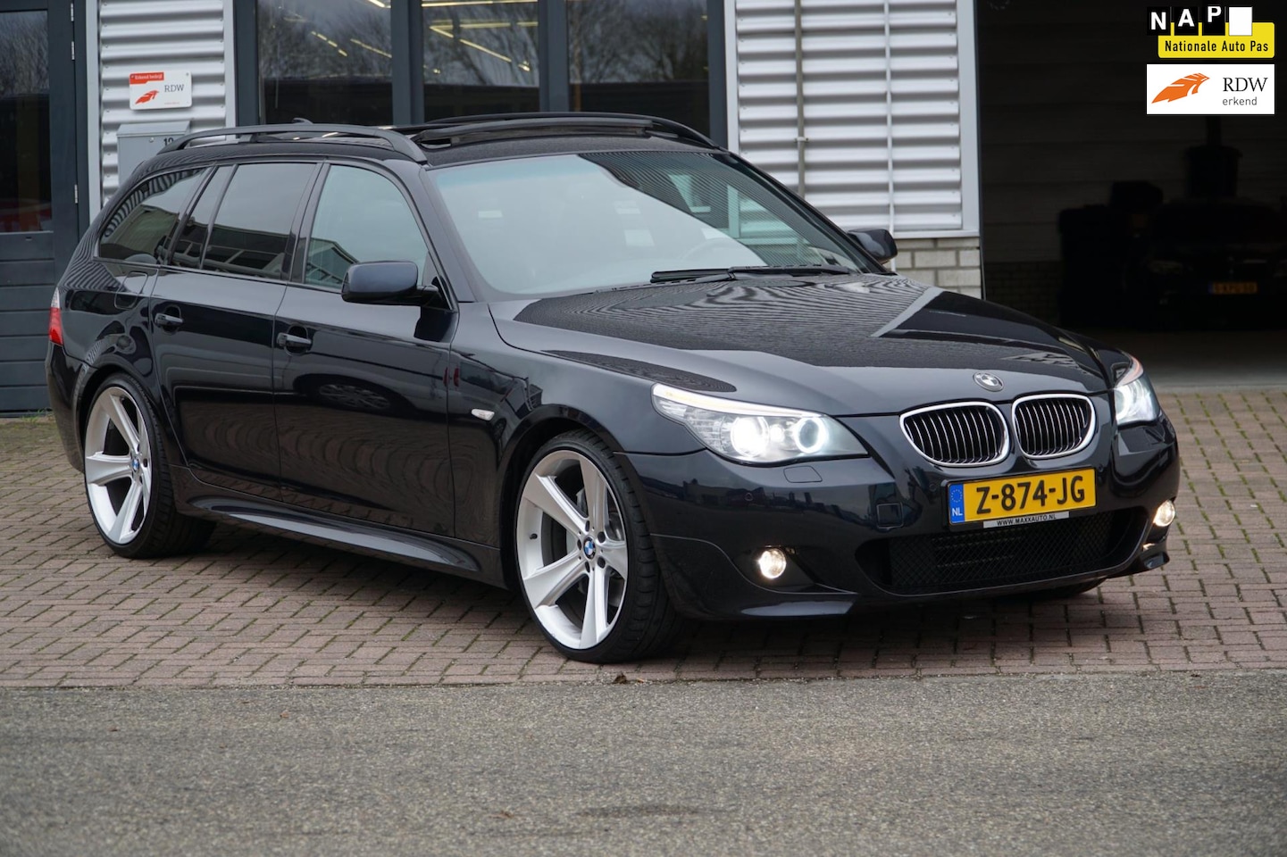 BMW 5-serie Touring - 550i V8 PANORAMADAK - AutoWereld.nl