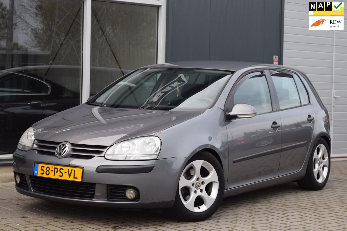 Volkswagen Golf - 1.6 FSI Trendline | Inruilkoopje ! | APK 4-2025 ! - AutoWereld.nl