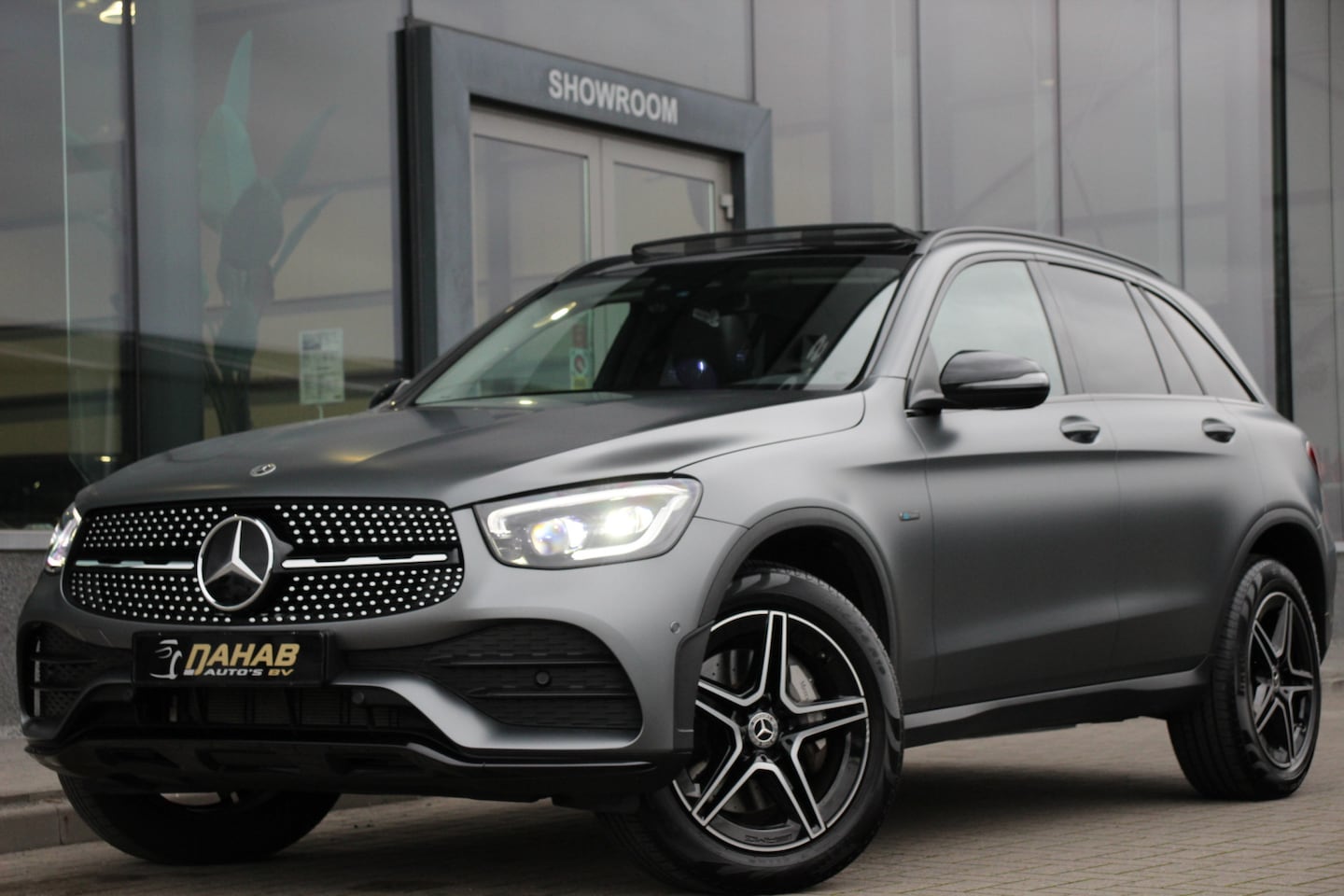 Mercedes-Benz GLC-klasse - 300e 4MATIC Premium Plus AMG | Night | Pano. | ACC | Sfeerverlichting | Memory stoelen - AutoWereld.nl