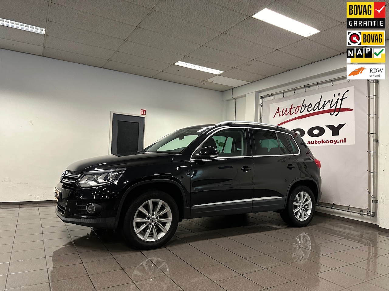 Volkswagen Tiguan - 1.4 TSI Sport&Style 4Motion * Panoramadak / Xenon / Trekhaak / NL Auto * - AutoWereld.nl