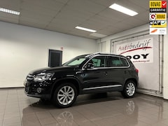 Volkswagen Tiguan - 1.4 TSI Sport&Style 4Motion * Panoramadak / Xenon / Trekhaak / NL Auto