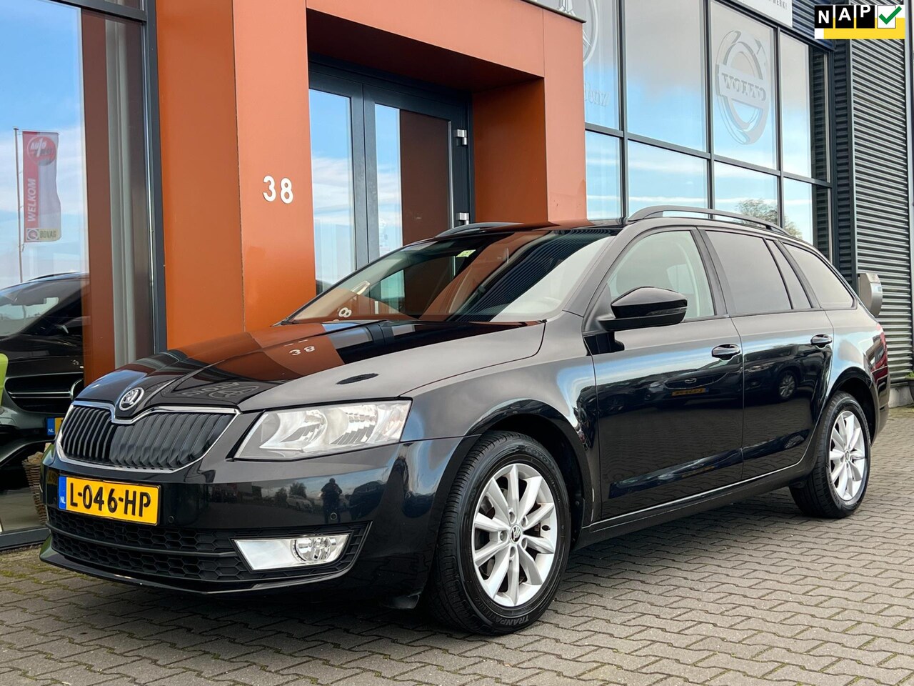 Skoda Octavia Combi - 1.2 TSI|6BAK|Navi|BT|Isofix|PDC|Trekhaak - AutoWereld.nl