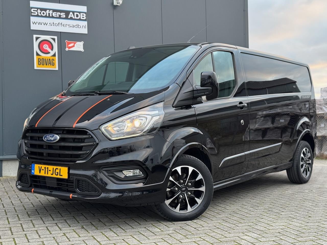 Ford Transit Custom - 320 2.0 EcoBlue 185pk L2H1 Sport AUTOMAAT | Navi | Camera | ACC | BLIS | CarPlay | Winterp - AutoWereld.nl