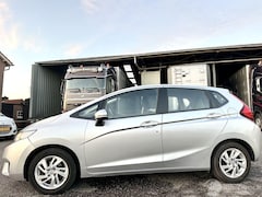 Honda Jazz - gereserveerd 1.3 i-VTEC Comfort - 38dkm nap - 1e eig - nw model - stoelverw - airco - crui