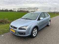 Ford Focus - 1.6-16V First Edition AIRCO / CRUISE CONTROL / TREKHAAK / NAP !