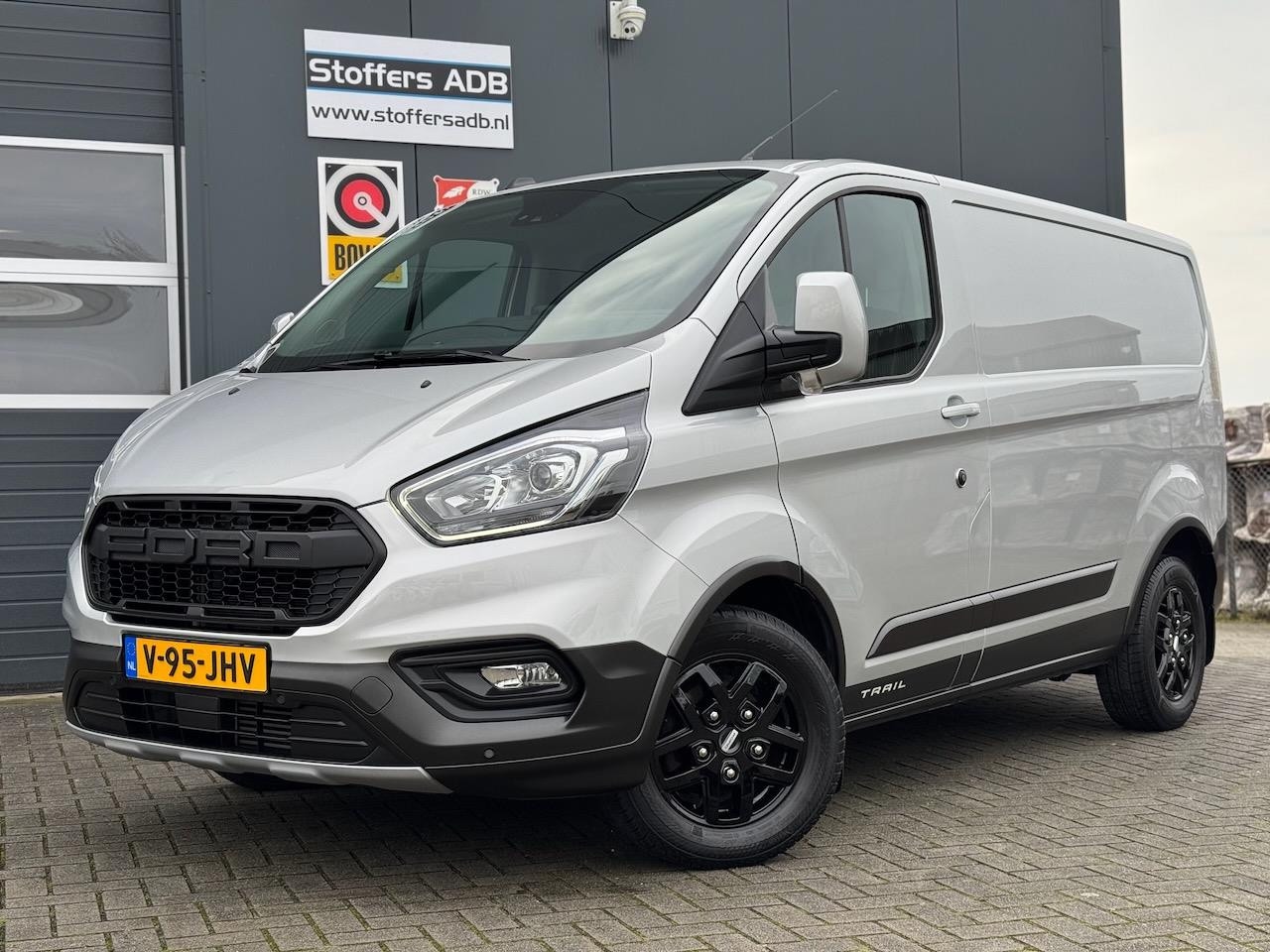 Ford Transit Custom - 2.0 EcoBlue 130pk L1H1 Trail | Trekhaak | Navi | Leder | Camera | Winterpack | BLIS | CarP - AutoWereld.nl