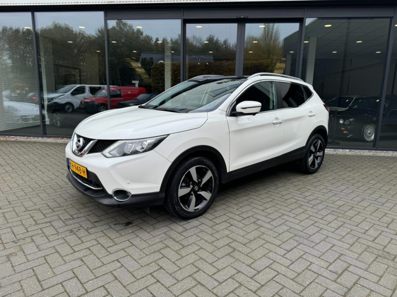 Nissan Qashqai - 1.2 N-Connecta 1.2 N-CONNECTA,Pano,Keyless,Cam 360,Navi,Clima,Cruise,Lane Ass., - AutoWereld.nl