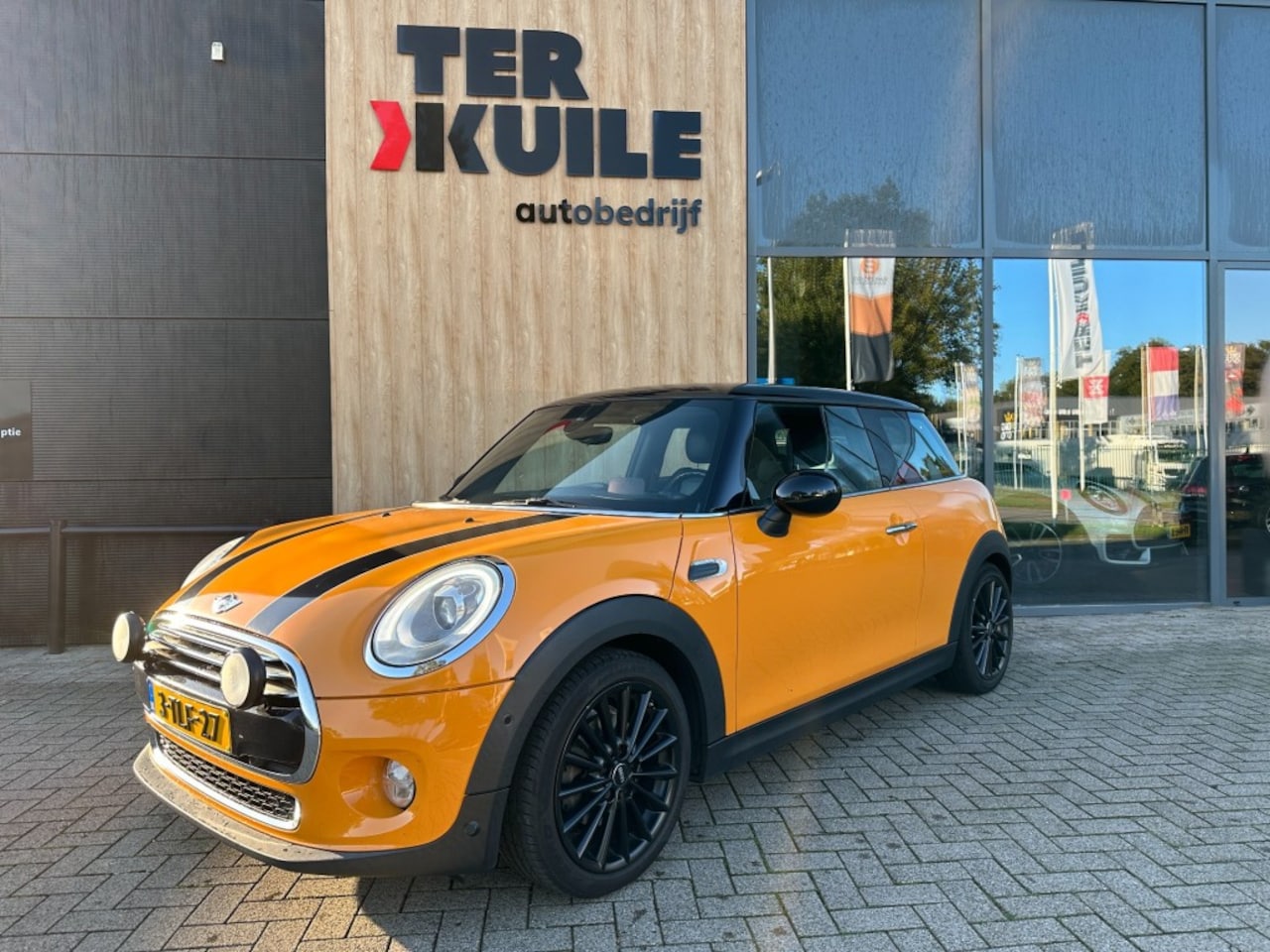 MINI Cooper - 1.5 Chili / Dealer ond / full options - AutoWereld.nl